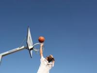 FBsports-塞尔维亚男篮绝杀希腊男篮，拉文送出助攻，巅峰对决震撼全场