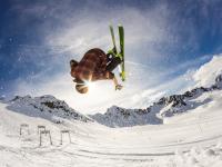 FB体育下载-孤骑破晓，周冠宇驾驭阿斯顿马丁，以东方智慧引领雷诺车队绝地翻盘