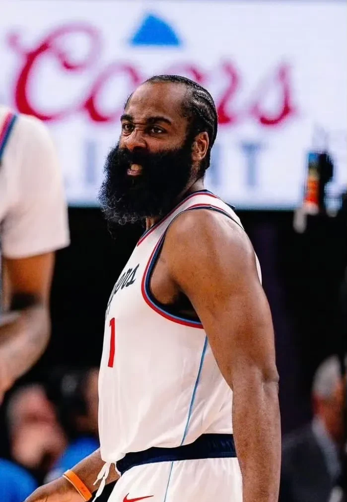 快船客场惨败，国王全面压制赢球的简单介绍