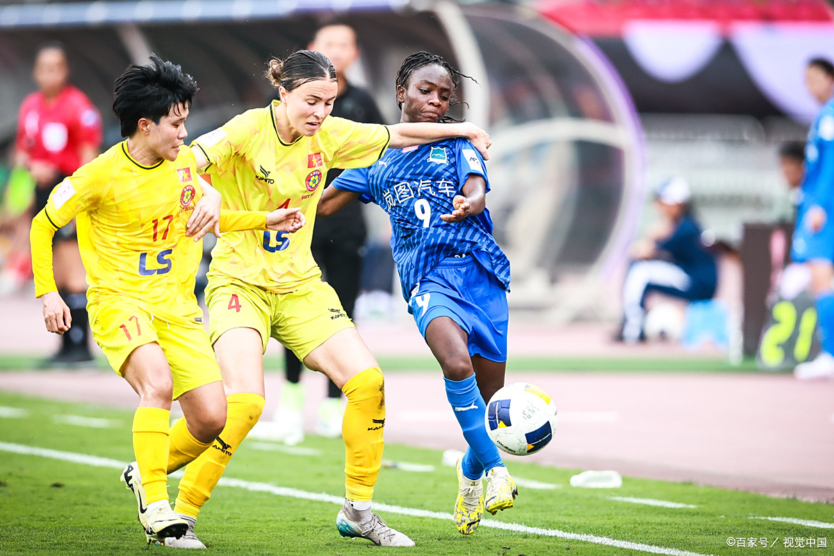 包含专业足球团队：女子联赛举办展示赛事的词条