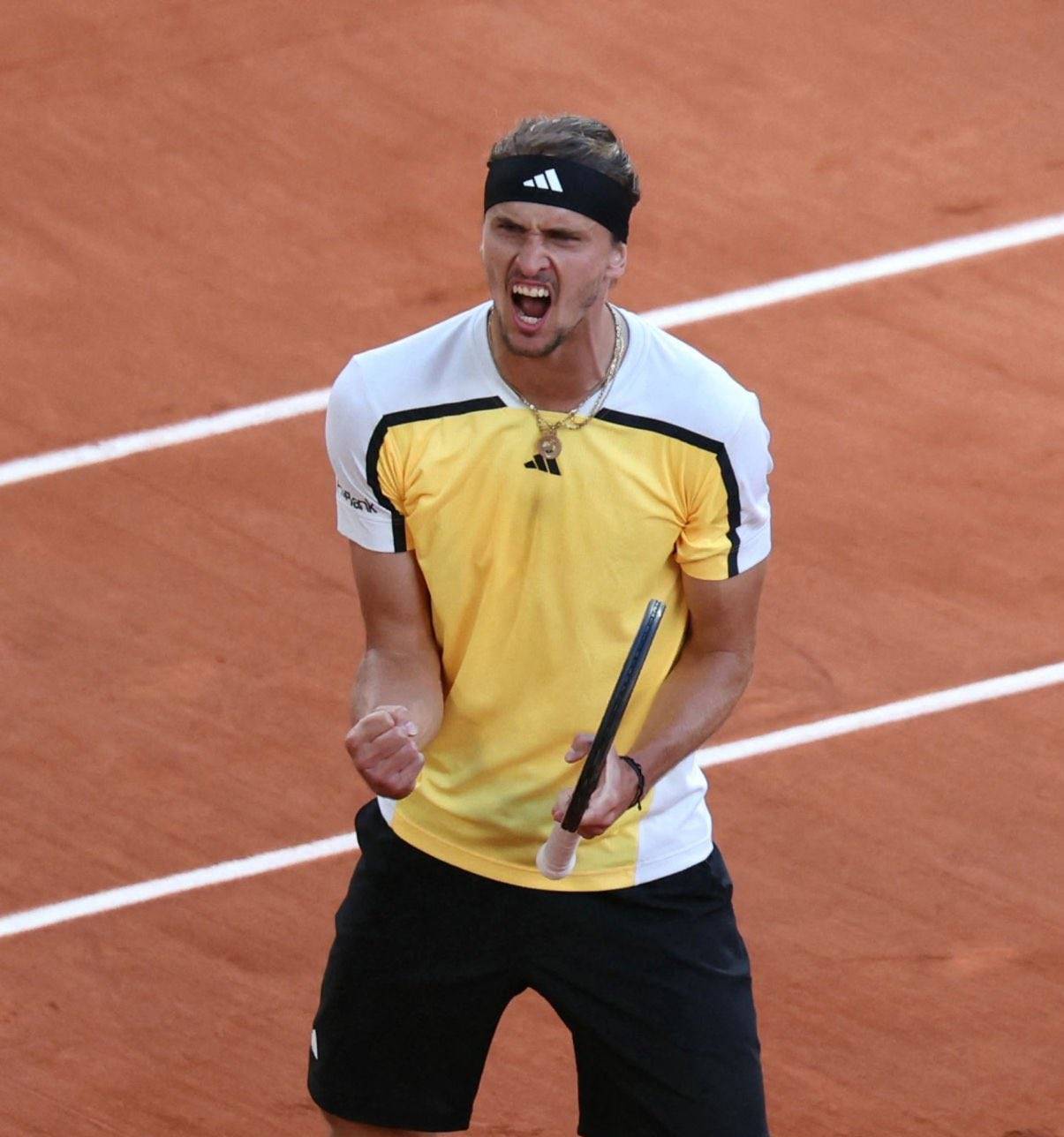 关于西班牙网球队横扫世界网球队,兹维列夫制霸全场的信息 关于西班牙网球队横扫世界网球队,兹维列夫制霸全场的信息