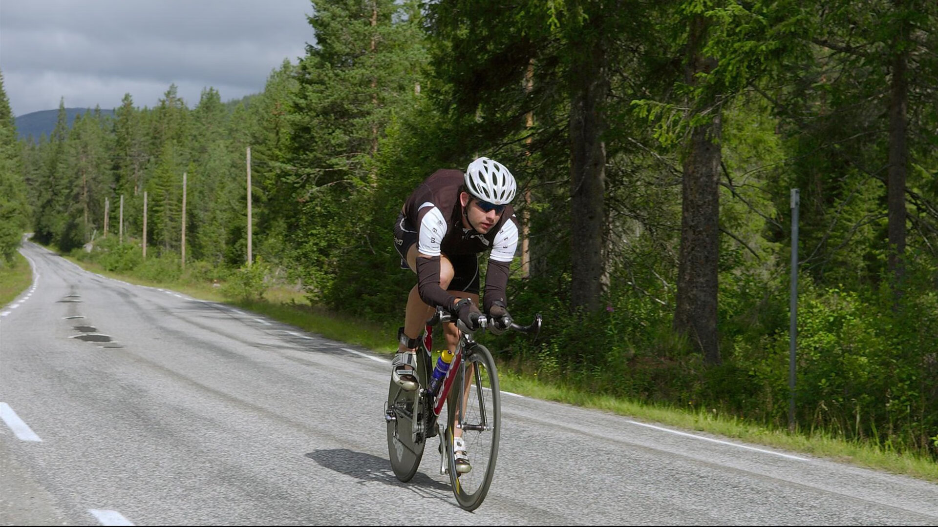 蒂亚戈的魔法时刻,一记弧线改写战局,荷兰鏖战安哥拉启示录